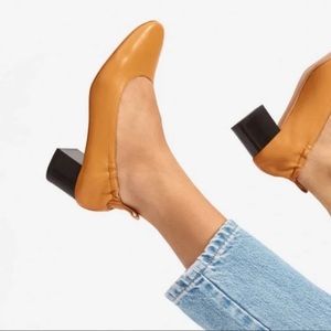 New Everlane Day Block Heel in Mustard Yellow Size 6.5